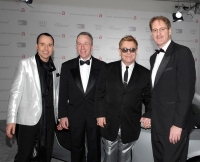 Z ava: David Furnish, Matthias Braun (riadite Audi AG USA), Elton John a Johan de Nisschen (viceprezident Audi USA)