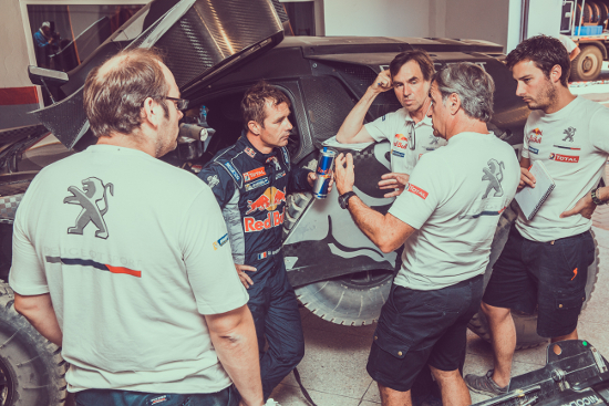 Peugeot Total team poas testu v Maroku na Road to Dakar 2016: Sebastien Loeb, Carlos Sainz